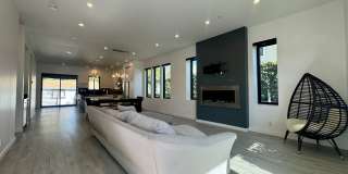 Five Bedroom/Four Bathroom Luxury House in Koreatown Gallery 3