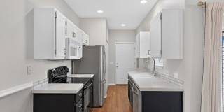 Charming 3 BD 2 BA Townhome Located in Hillsboro's Briarcreek Community | Recently Updated! | Main-Level Bedroom & Full Bath | Great Private Patio!* Gallery 9