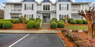 Gorgeous 2 bedroom home- Move-In Ready Condo in Parkview. Minutes to Downtown Greenville & the New Harris Teeter Shopping Hub! Gallery 4