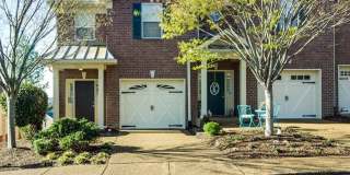 2 Bedroom, 2.5 Bath Townhouse w/ Garage Gallery 1