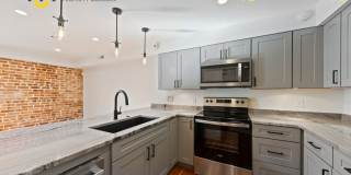 Charming 2/1 loft-style condo in the heart of Historic Downtown Charleston! Gallery 3