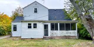 Preleasing for August 2026!! 5-Bedroom Home Near Ball State Campus! In Unit Washer/Dryer & Large Backyard! Gallery 6