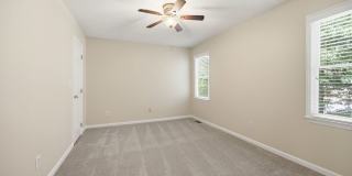 Fantastic End-Unit Townhome Available Now! Gallery 14