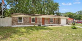 4212 POINTE HAVEN Drive N Gallery 1