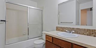 Charming 2bd/1.5ba SE Boise Townhome w/Pool Gallery 9