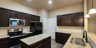 3/2/2  Located between New Braunfels & Seguin / Fridge Included /  Fenced Backyard / CISD Gallery 11