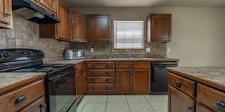 4 Bedroom 2.5 Bath Townhome near Centennial Park! Gallery 9