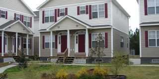 Beautiful Town Home in Tucker Creek Gallery 1