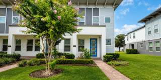 Outstanding 3 bedroom townhome located in the heart of Dr. Phillips area Gallery 1