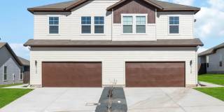 Beautifully 4 bedroom Townhome in Buda- Emma Park Gallery 1