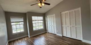Beautiful Townhome in a gated community with assigned parking spots and a community pool Gallery 15