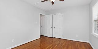 Adorable Two Bedroom Apartment Near Cotswold! Gallery 12