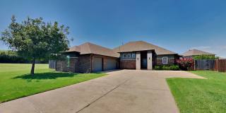 3 Bedroom Home in Edmond with Media Room & Bonus Room Gallery 1