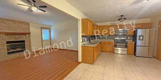 Charming 3 Bedroom in Desirable South Neighborhood! Gallery 4