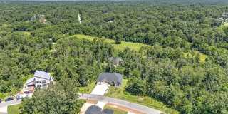 Modern 3-Bedroom Bella Vista Home with Bonus Room and Tiered Deck Gallery 36