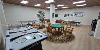5825 Collins Ave Gallery 94