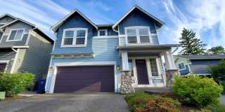 Spacious 3 Bed, 3 Bath Home in Lynnwood with Fenced Yard and Deck Gallery 1