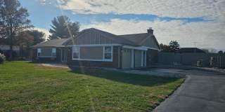 Family Friendly Home With Pool In Greensburg, IN Gallery 1