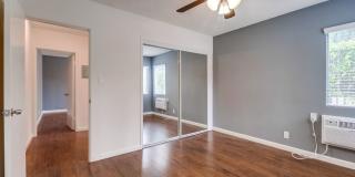 Classic Courtyard Building on Venice Blvd – Secure, Convenient, Pet-Friendly Gallery 4