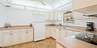 1050 Hillsboro Mile Gallery 14