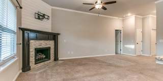 3bed/2bath Home Available in the Heart of Newcastle! Gallery 7