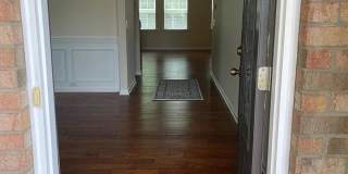 Room in 6 Bedroom Home at Agnew Dr Gallery 4