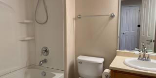 3 Bedroom Updated Townhouse in Fountain Gallery 10