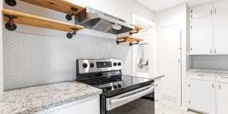 Charming 2 Bedroom Home with Office & Oversized Backyard in Schertz Gallery 11