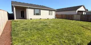 Newer single level 3 bed 2 bath home in NE Salem Gallery 15