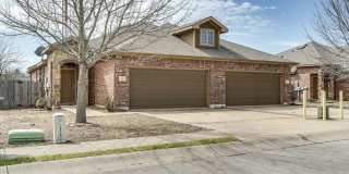 Beautiful 3 Bedroom Townhome Located in Georgetown, TX! Gallery 1