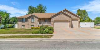 Spacious 5 Bed Kaysville Home with 3-Car Garage Gallery 1