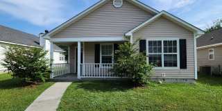 Cozy 3 Bedroom Home with Spacious Kitchen and Private Backyard Gallery 1