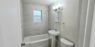 North Seattle/ Shoreline 2 Bedroom + Bonus Room 1BA House Gallery 6