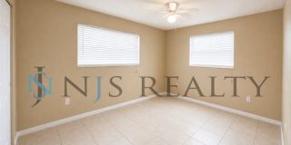 Gorgeous 3/2/1 1200 Sq. Ft. with fenced yard, all tile floors, custom baths and remodeled kitchen!! Gorgeous 3/2/1 1200 Sq. Ft. with fenced yard, all tile floors, custom baths and remodeled kitchen!! Gallery 9