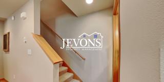 Charming two-story condo with two master suites - Pet Friendly! Gallery 14