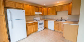 Great 3-bed, 2.5 bath townhome in Tolono available for June! Gallery 1