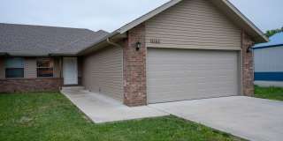 3 Bedroom Duplex with a fenced in yard in Battlefield, MO Gallery 1