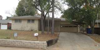 PRELEASING for Mid-July 2026! (3) Bed/(1.5) Pet Negotiable! Gallery 1
