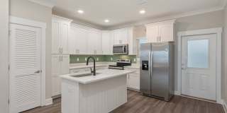 Spacious 3 Bedroom Townhouse with Community Pool! Gallery 11