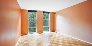 UNIQUE ONE BEDROOM AND DEN CONDO IS NOW AVAILABLE IN THE HIGHLY DESIREABLE PARKSIDE PLAZA CONDOMINIUM Gallery 16