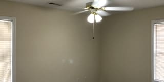 Pet Friendly 3 Bedroom, 2 Bath Home with Garage and Fenced In Back Yard! Gallery 14