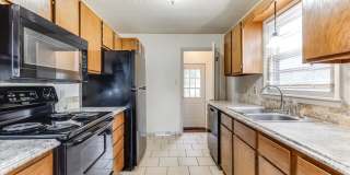 Three Bedroom Home in Derby! Gallery 8