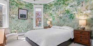 Stunning 3 bedroom main floor unit in prime Saint Paul location. Gallery 25