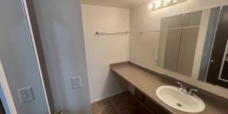 Spacious 2 bed/2 bath in Millcreek-**Move in Special-1/2 off first month** Gallery 19