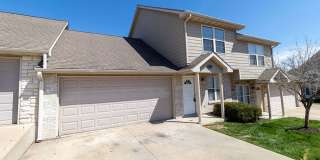 Spacious 4 Bedroom Townhouse Gallery 1