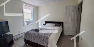 Conveniently located, beautifully maintained Apt with modern appliances.  A/C.  Near Public Transport! Gallery 8