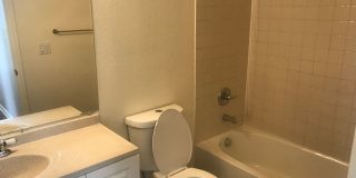 Fantastic 2nd floor condo - 2 bedroom, 2 bath, 1 car garage! Gallery 9