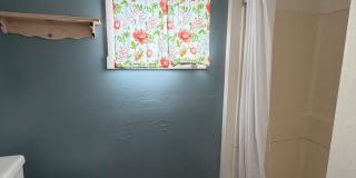 2 Bedroom House with Large Yard Gallery 14