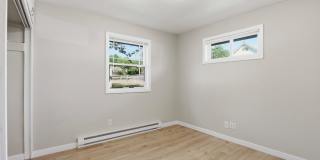 3218 North Maple Street Gallery 17
