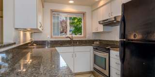 Roomy 2 Bedroom Townhome in Quaint Community! Gallery 14